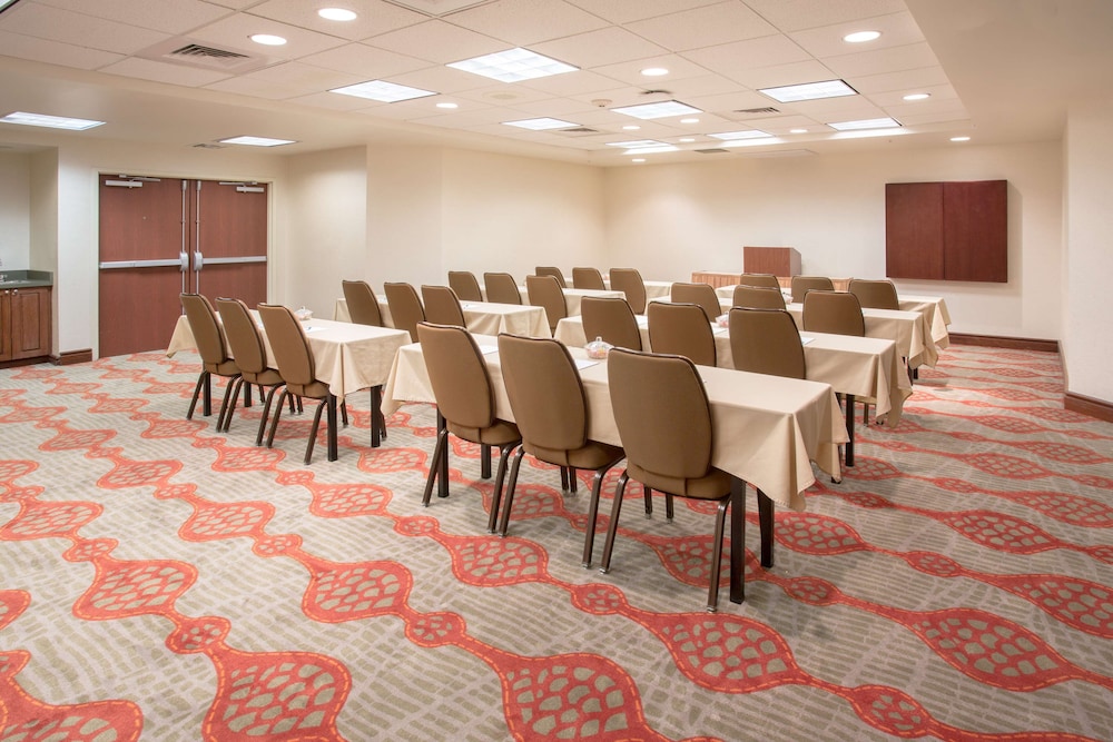 Homewood Suites By Hilton Phoenix Avondale 30/33
