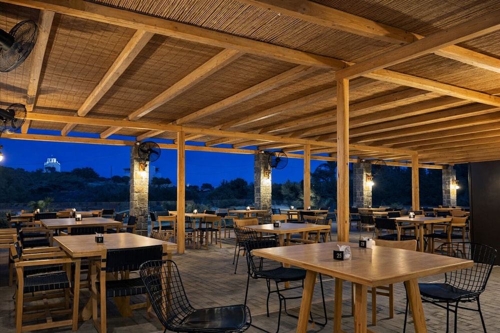 Helios Beach Hotel & Bungalows 35/48