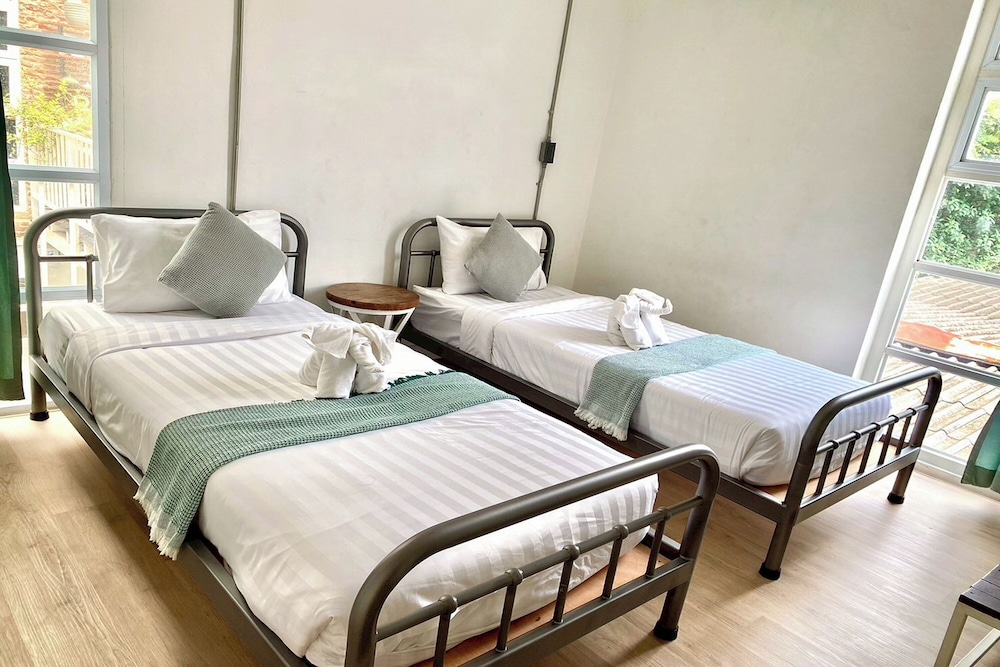 STANDARD, TWIN BEDS
