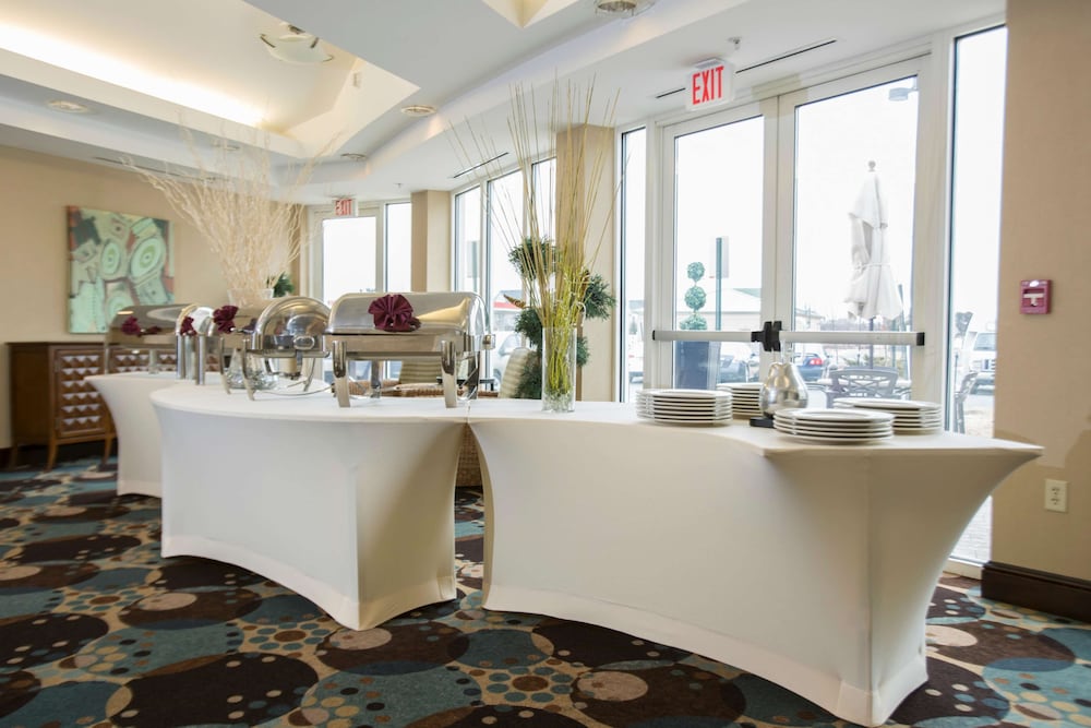 Hilton Garden Inn Dulles North 65/82