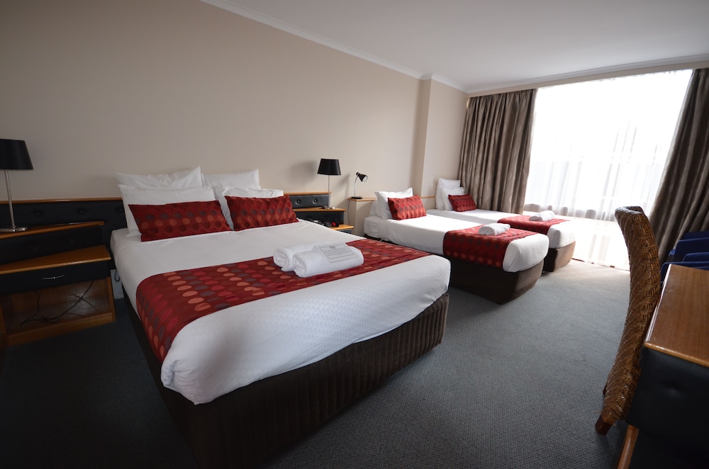 Commodore Regent Hotel 38/63