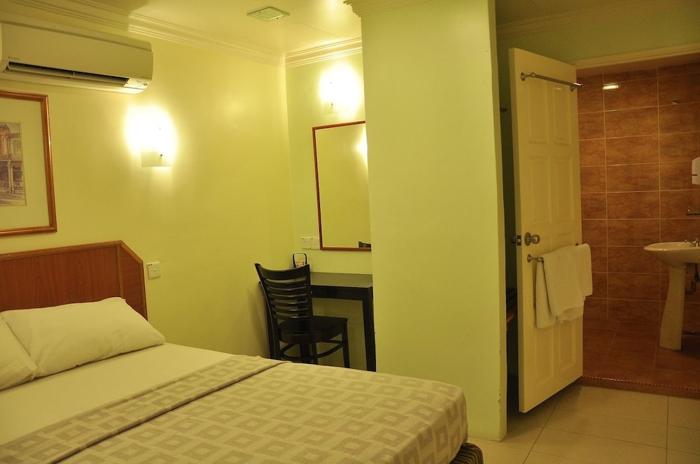Johan Travellers Lodge 11/42