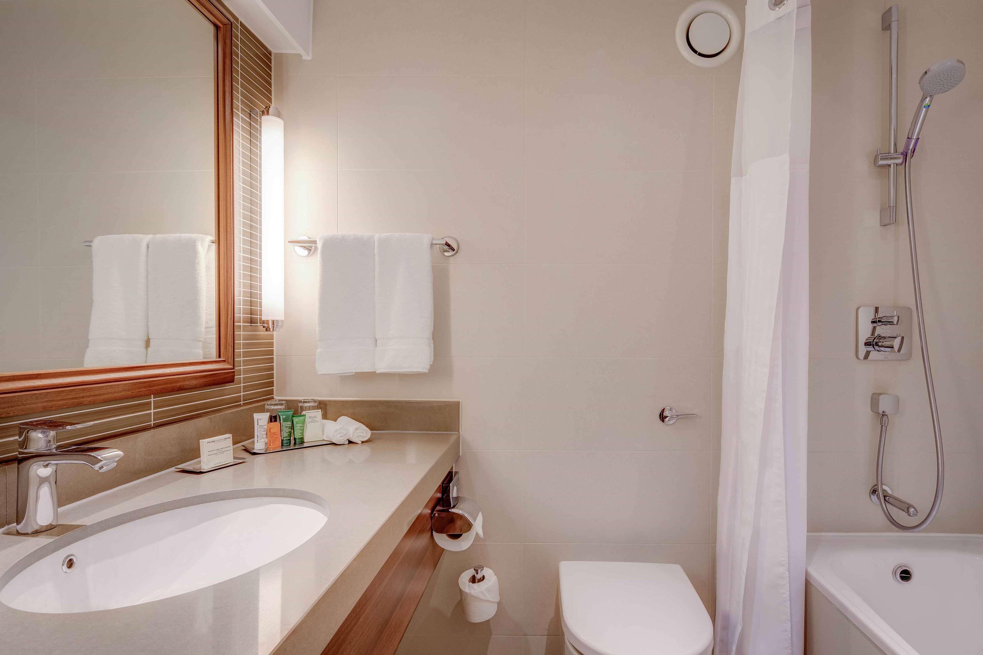 غرفة قياسية بسريرين منفصلين، Hilton Cambridge City Centre 2/2
