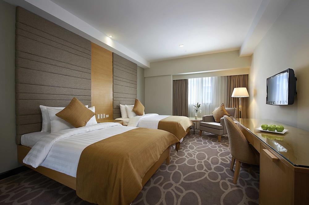 Berjaya Makati Hotel 19/72