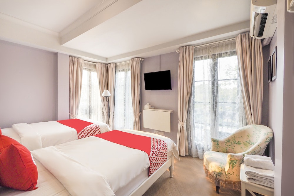 DELUXE, TWIN BEDS