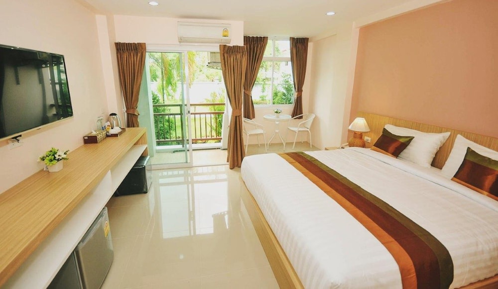 Sukkhamas Pirom Hotel 10/40