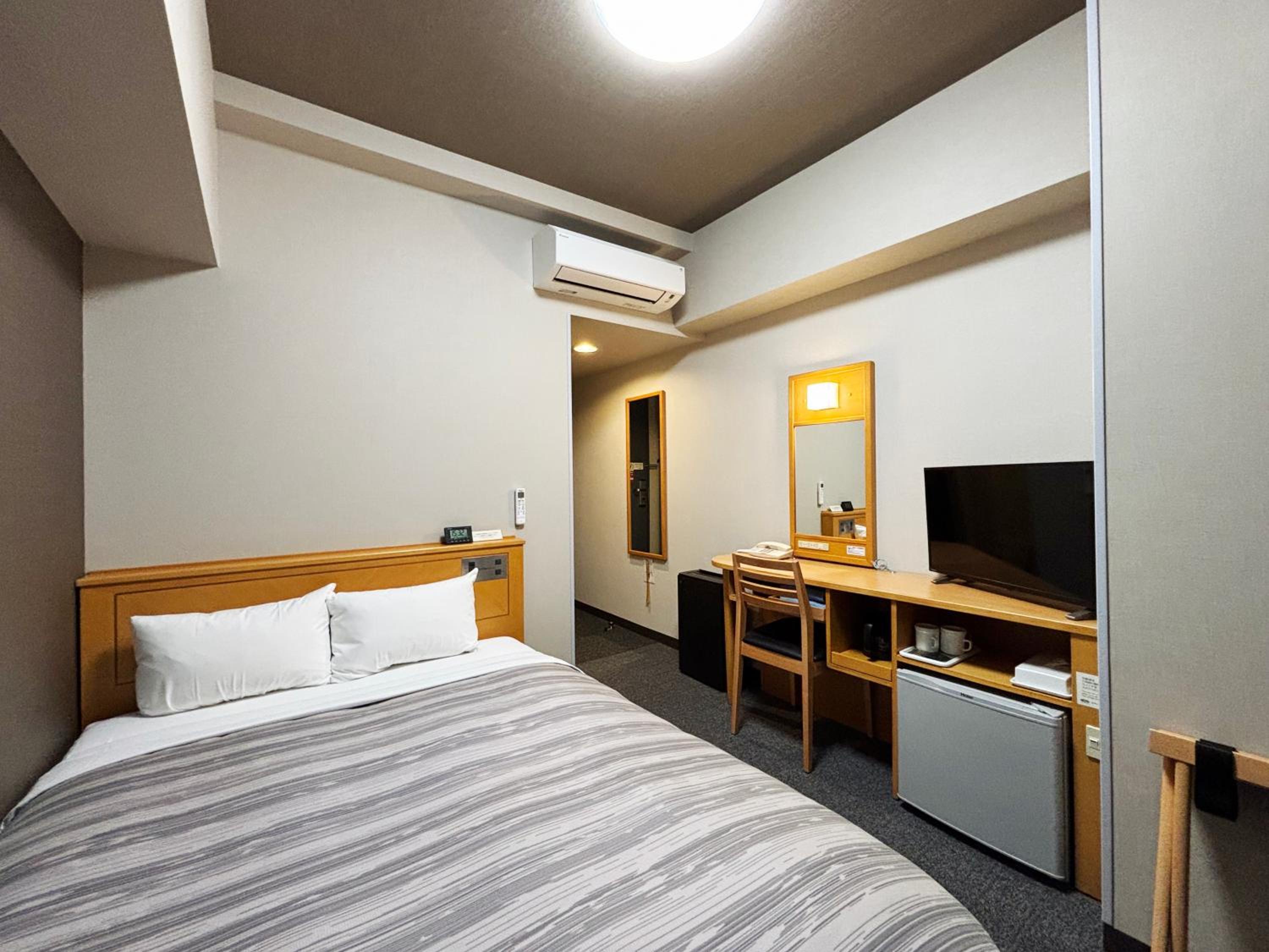 Room, Semi Double Bed