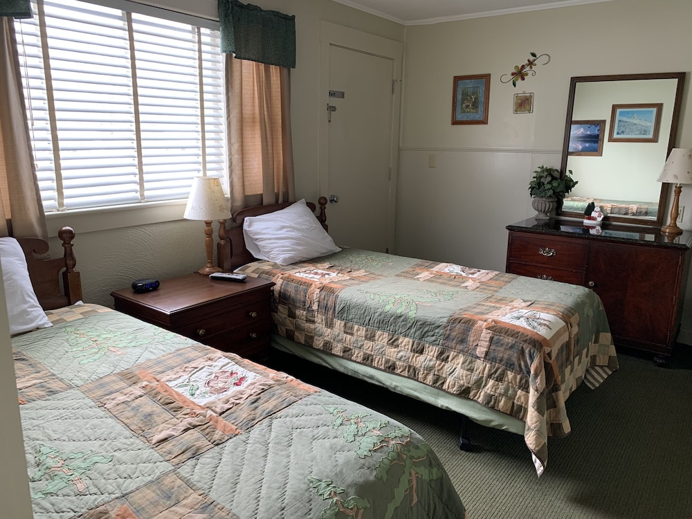 Carroll Motel & Cottages 7/42