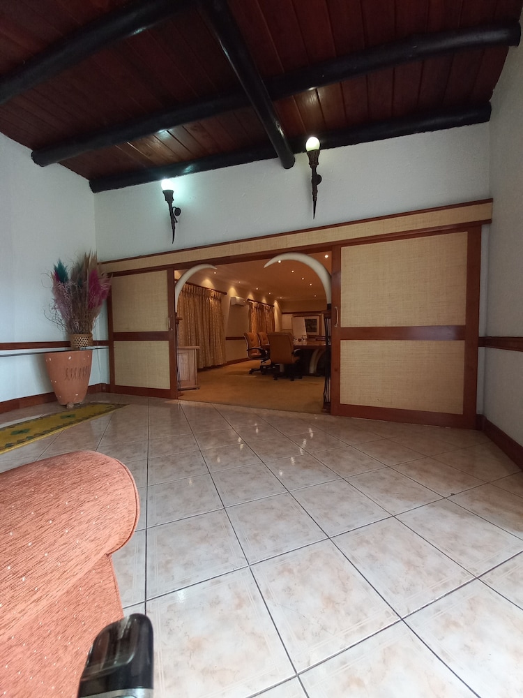La Montagne Guest Lodge 4/50