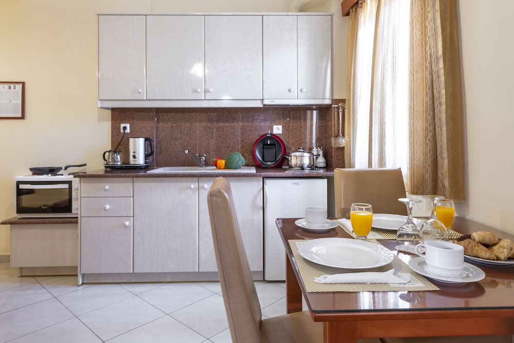 Irida Resort Suites 10/78