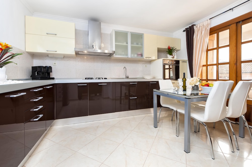APARTMENT DIVNA 9/66