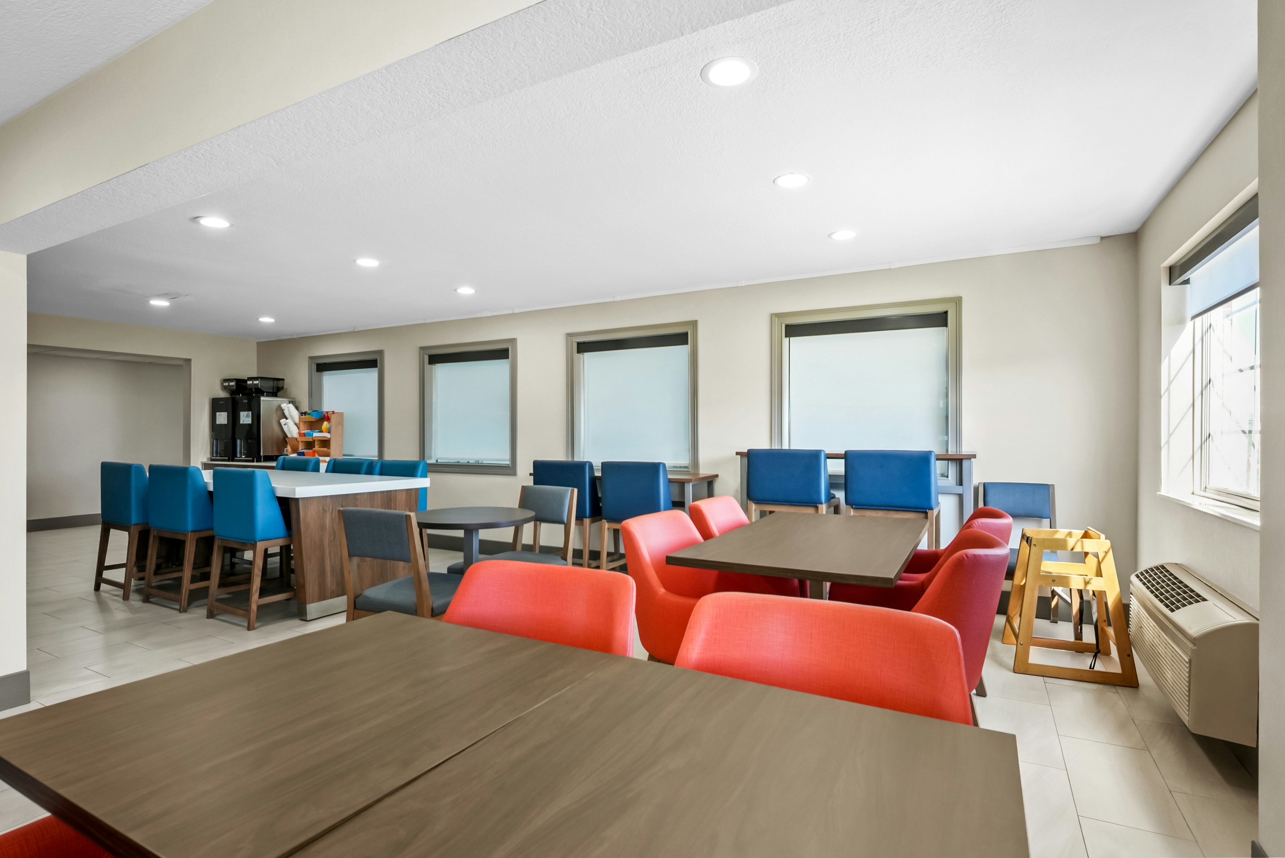 Holiday Inn Express Suites Wabash 46/65