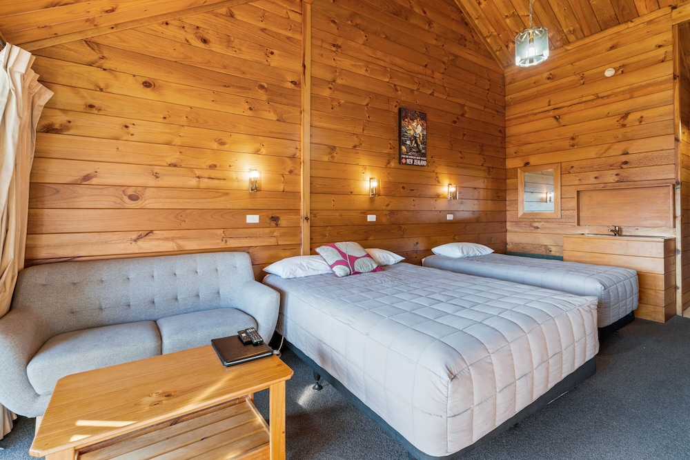 Aspiring Lodge Motel 27/58