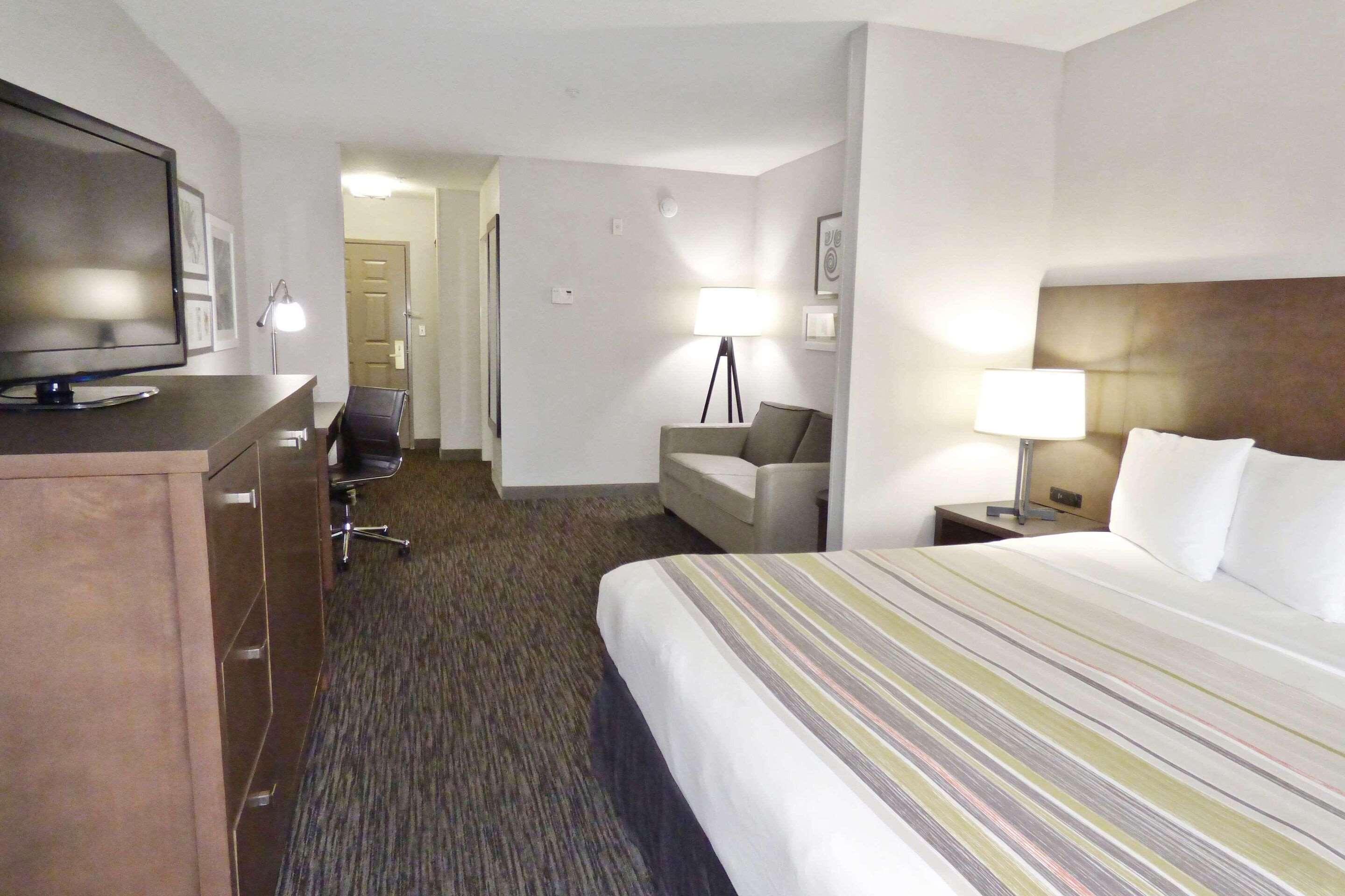 Studio, King Bed, Accessible, Country Inn and Suites by Radisson Tampa/Brandon FL 2/2