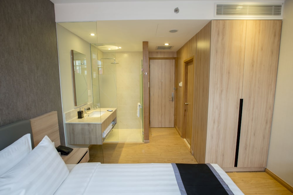Avanti Hotel 32/38