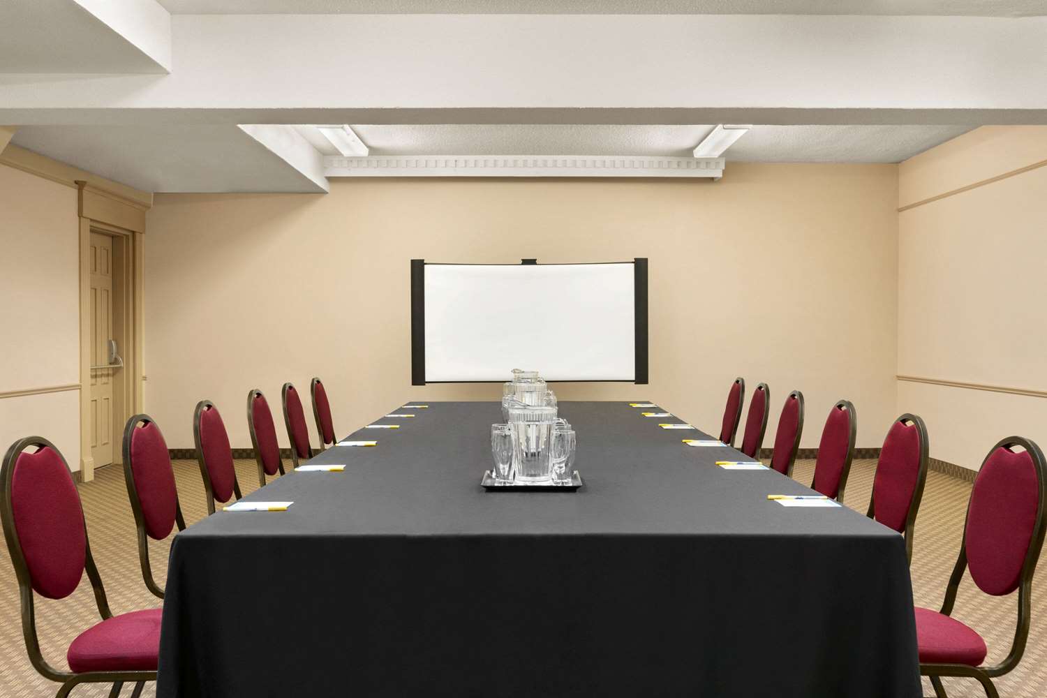 Days Inn By Wyndham London 12/15