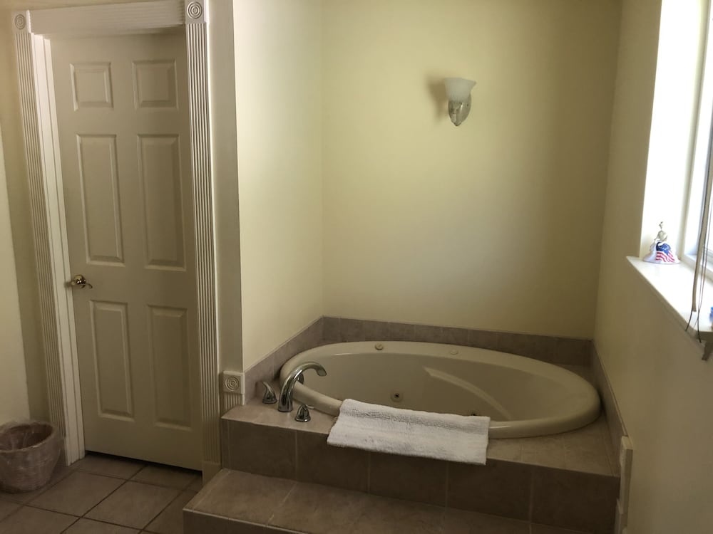 The Abbe House Inn 52/54