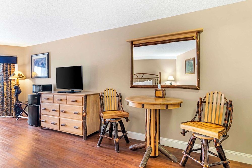 Black Bear Inn, an Ascend Collection Hotel 59/69