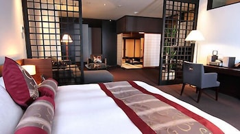 Kizashi The Suite 16/49