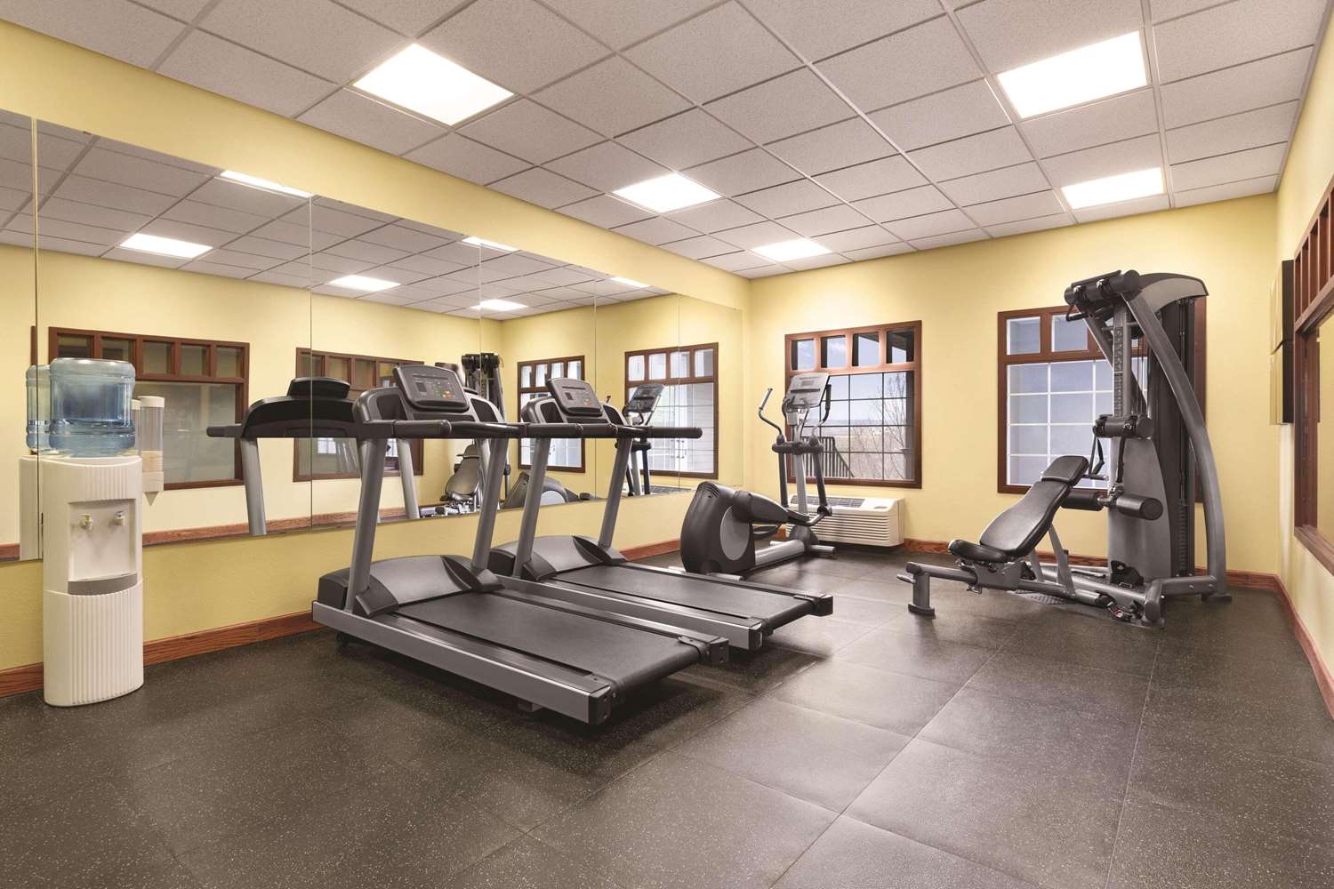 Country Inn & Suites by Radisson, Billings, MT 16/34