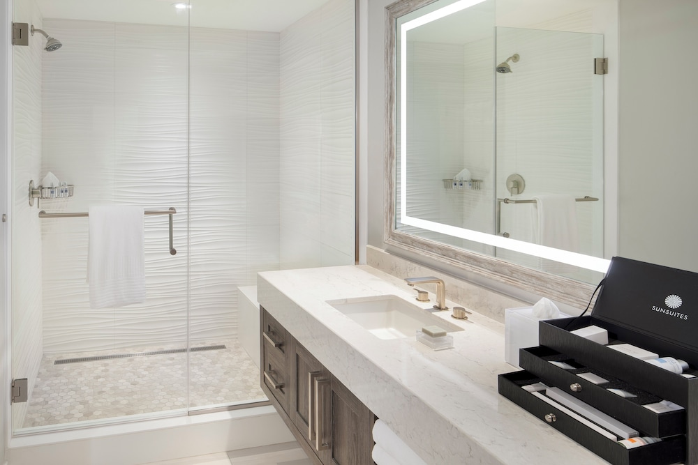Sunsuites Villas at Sunseeker Resort, Curio by Hilton 50/50