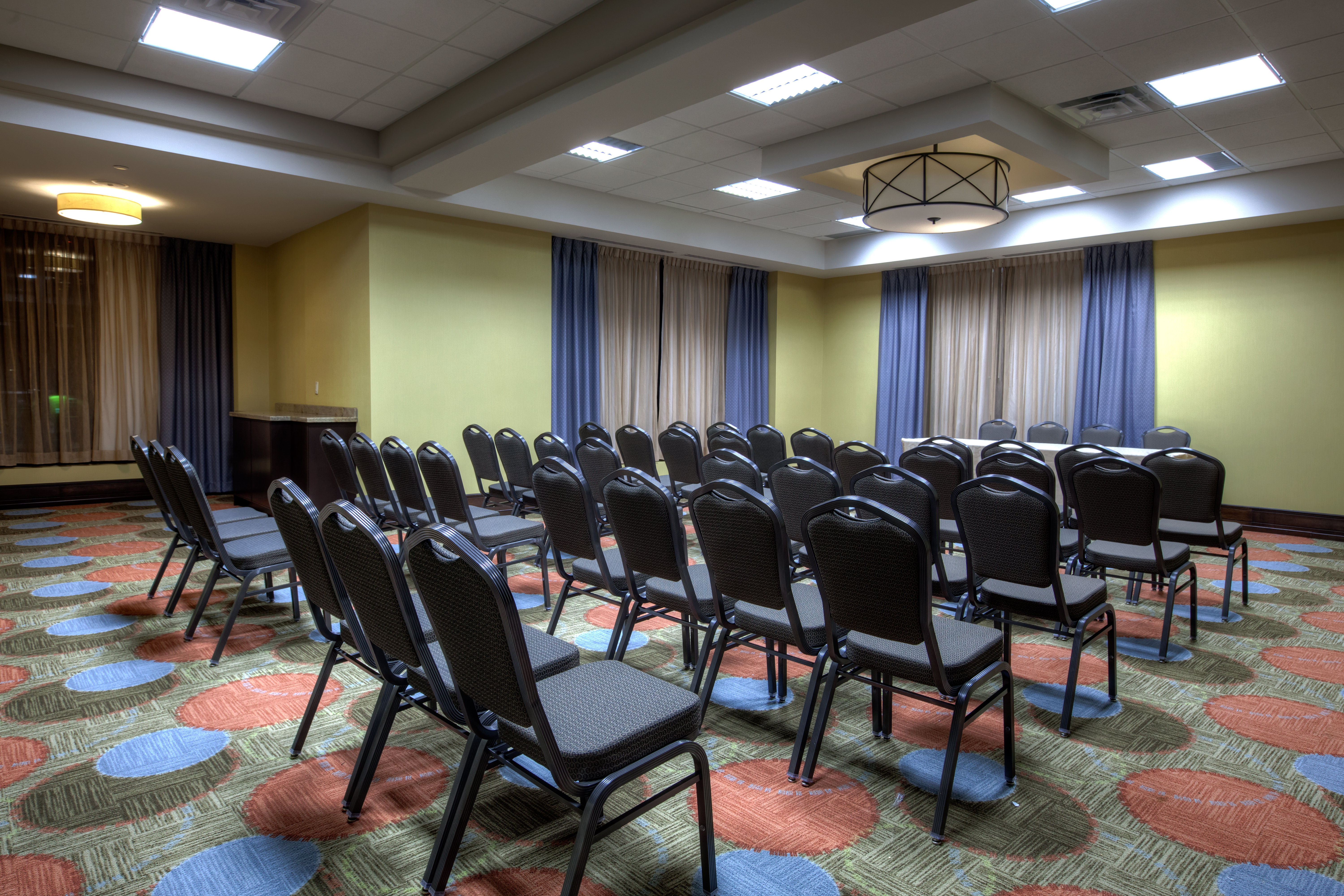 STAYBRIDGE SUITES HAMILTON - DOWNTOWN 66/80