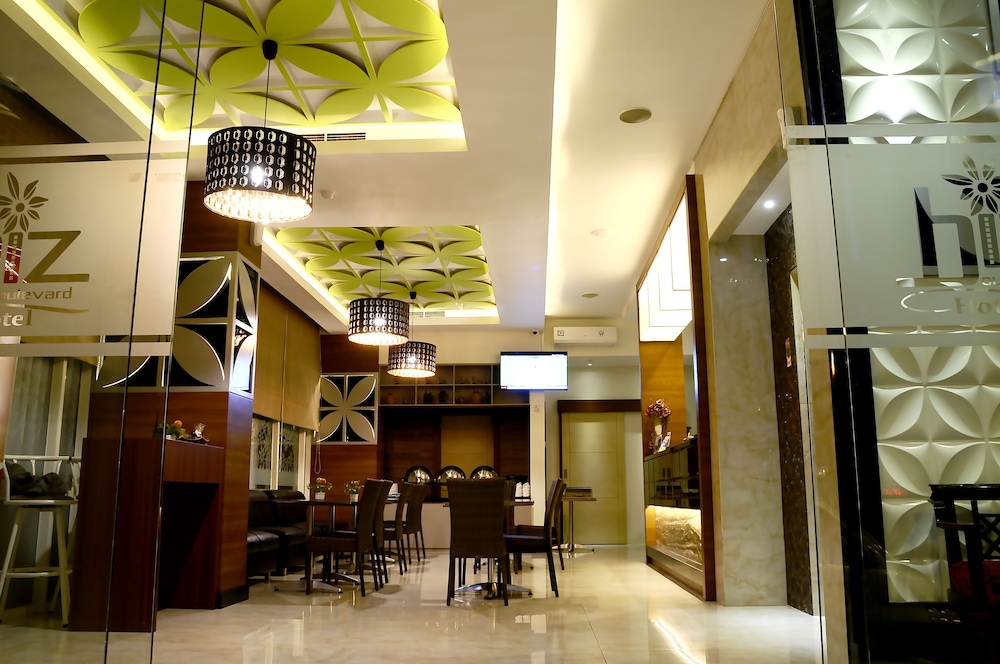 Biz Boulevard Hotel 16/21
