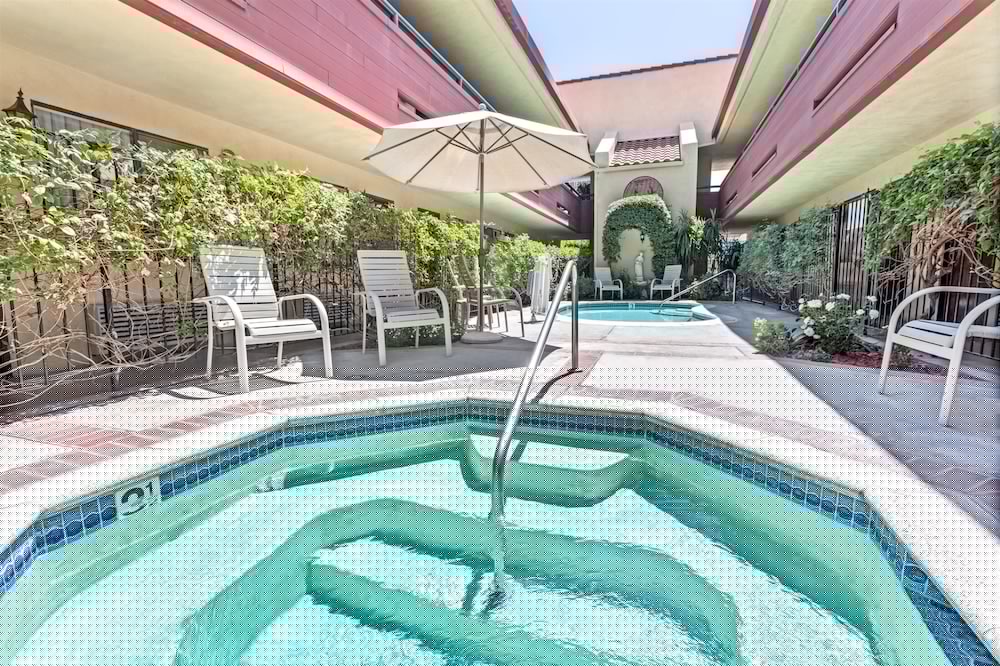 Vantage Point Inn - Woodland Hills 13/26