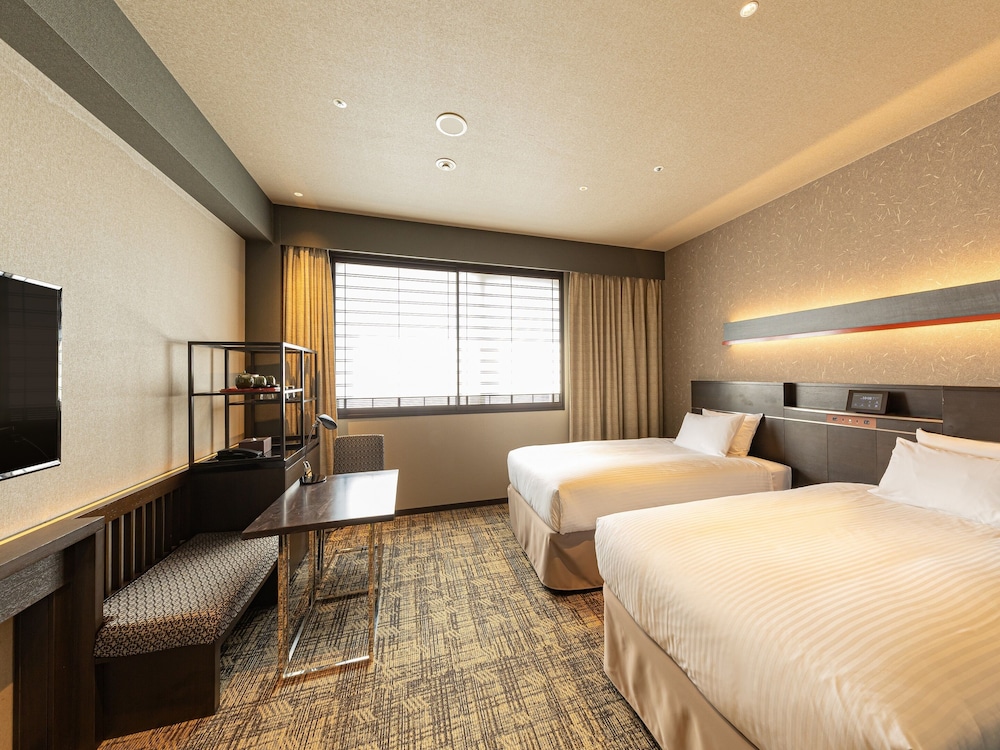 MODERATE, TWIN BEDS