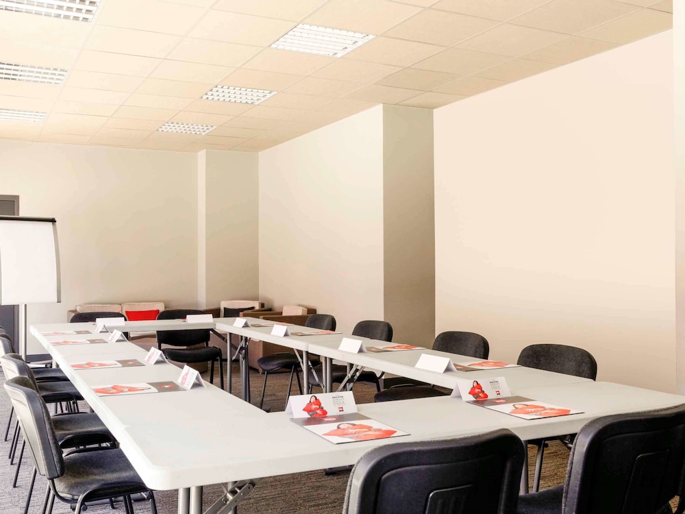 Ibis Hyeres Centre 34/50