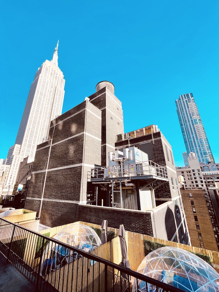 Hotel and the City 6/50
