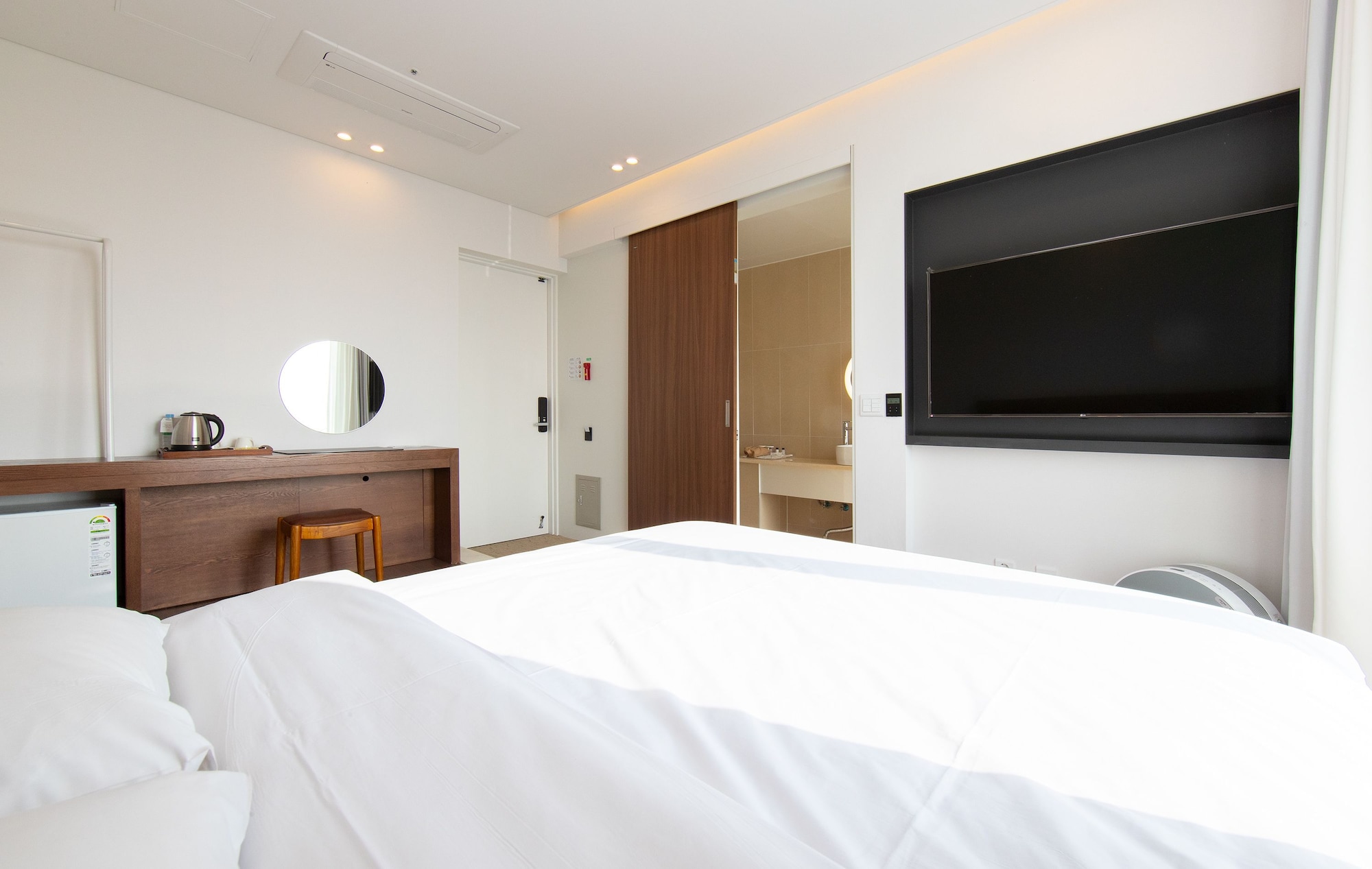 Cove, Suite, Mountain View, Terrace