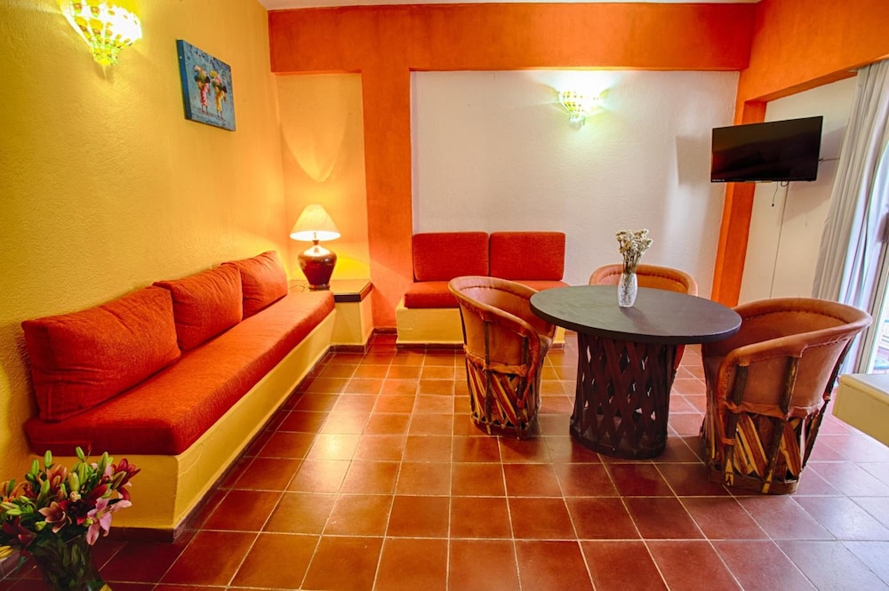 Suites Plaza del Río 40/73