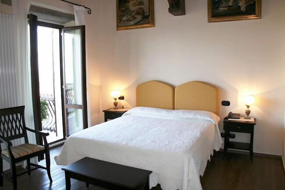 Junior Suite, King Bed, Balcony