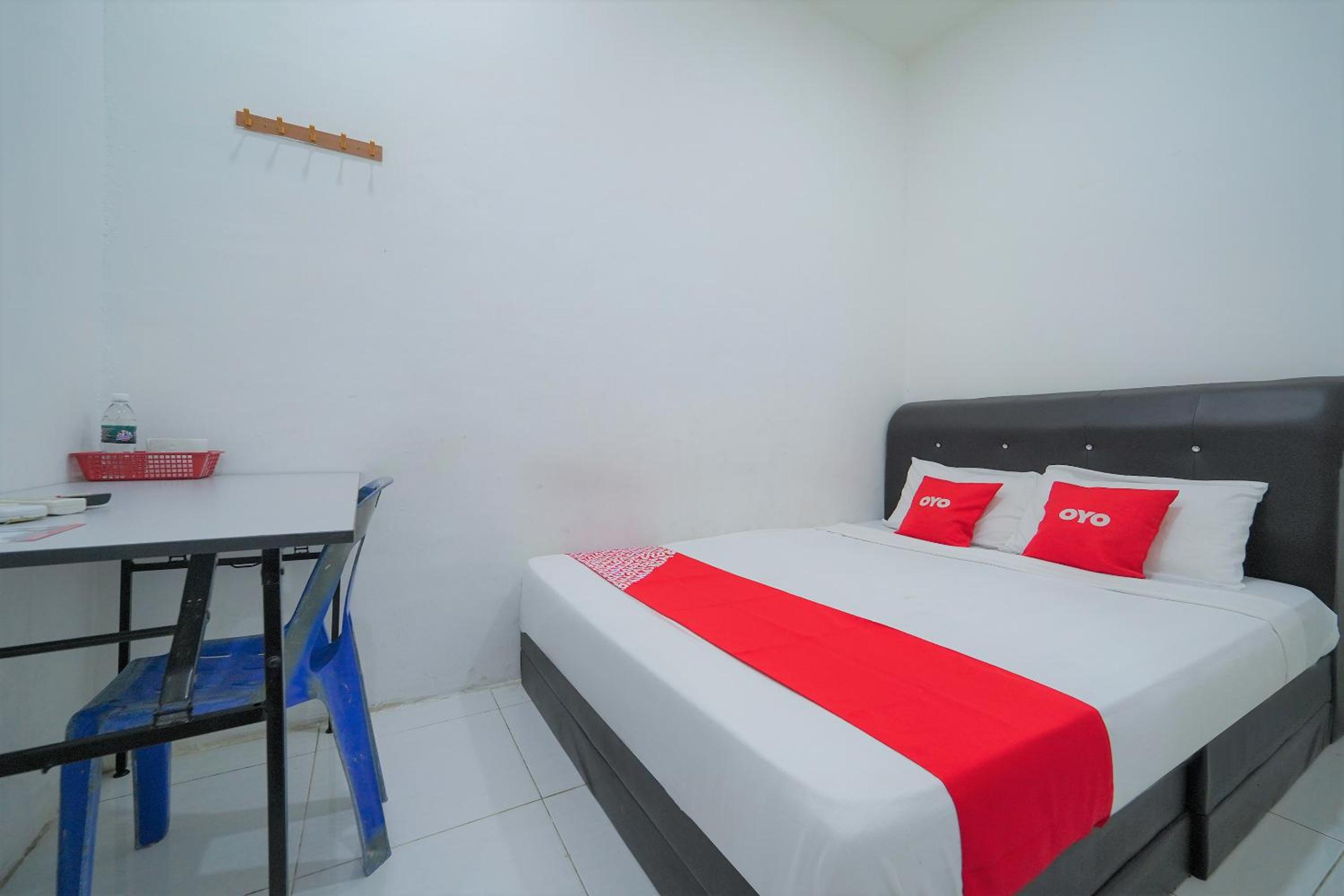 OYO 89820 Sp Berlian Inn 13/21