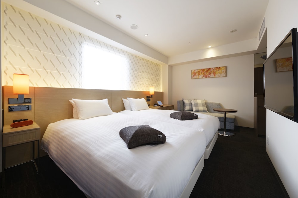 ROOM, TWIN BEDS