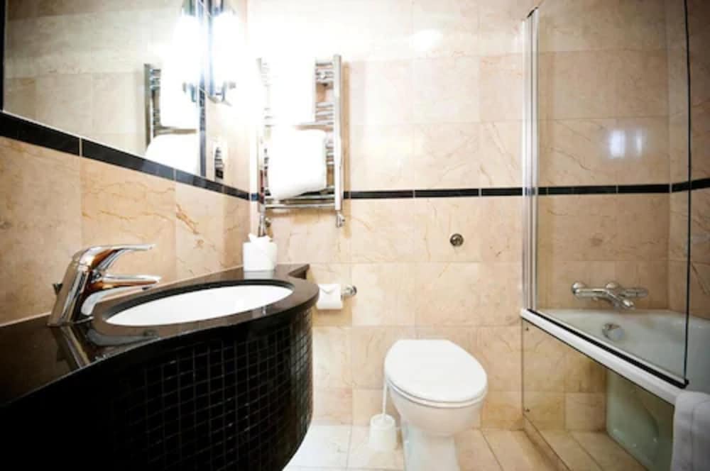 Careys Manor & Senspa 13/55