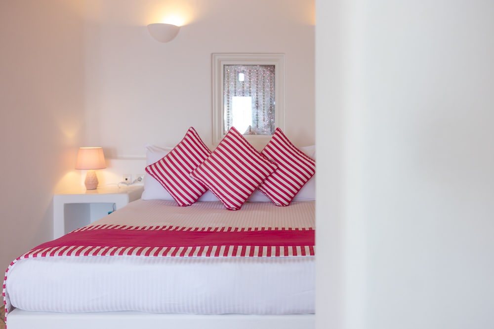 Hotel Above Blue Suites 11/80