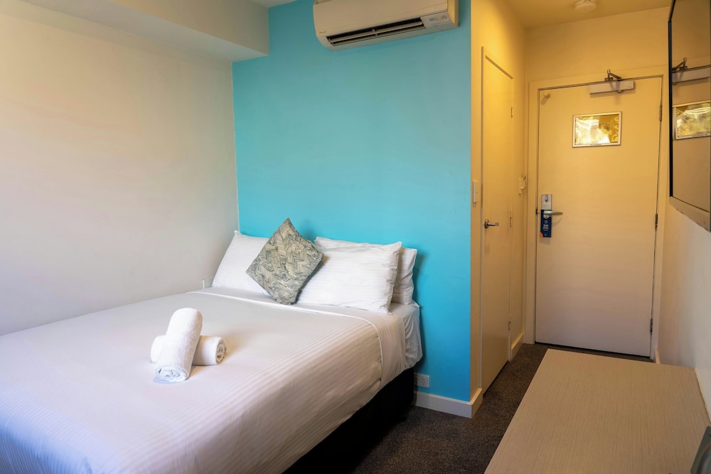 COMPACT, DOUBLE BED