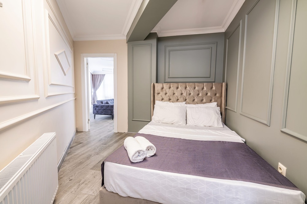 Royal Luxury Hotels & Suites 14/44