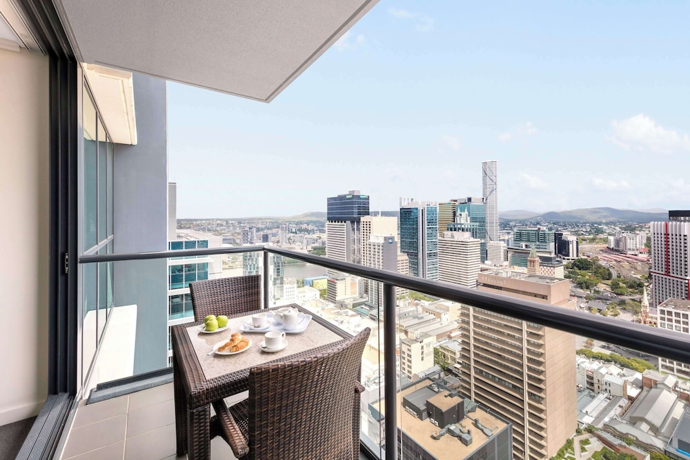 Oaks Brisbane on Charlotte Suites 32/43