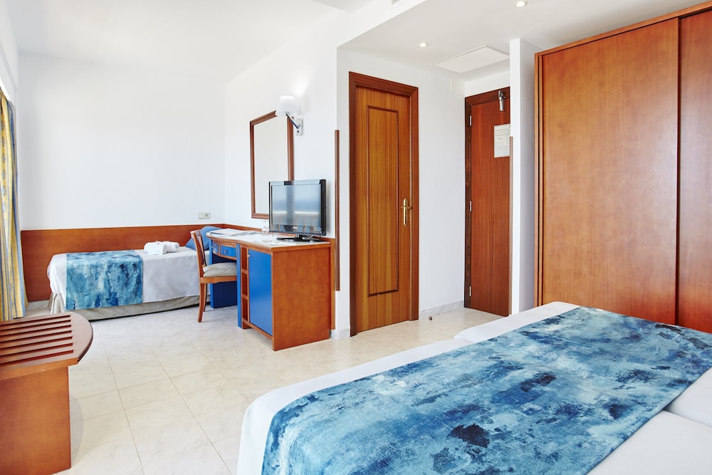 Universal Hotel Romantica 24/63