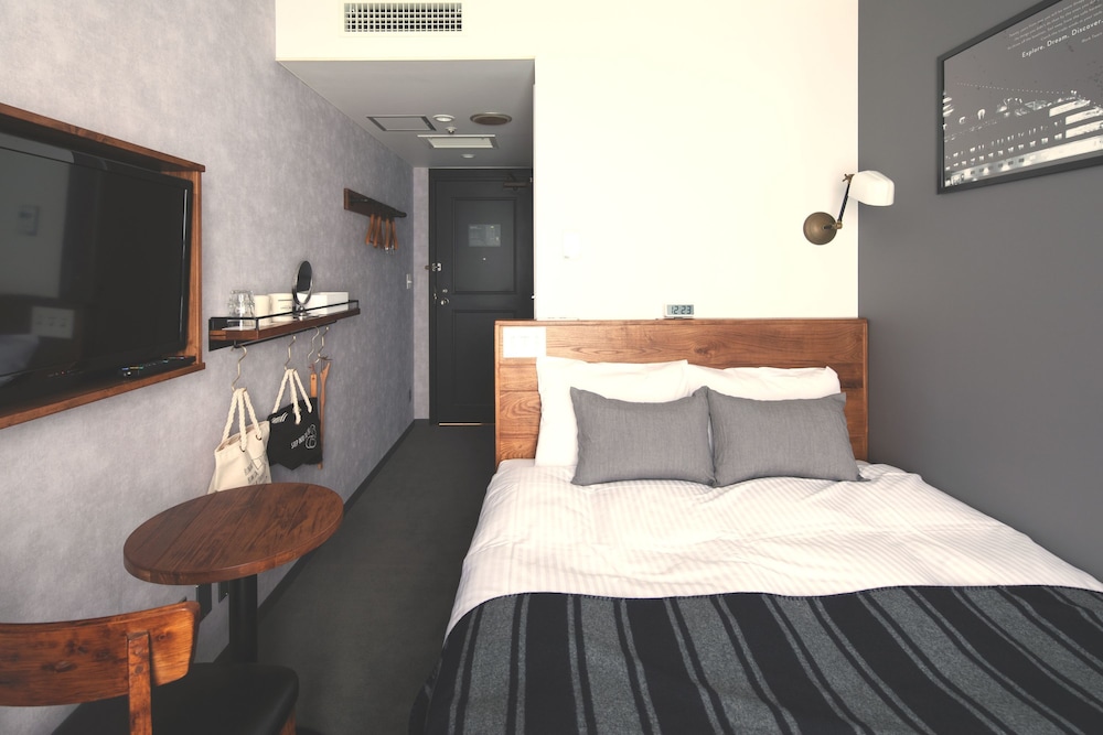 ROOM, DOUBLE BED