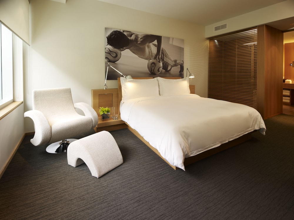 Le Germain Maple Leaf Square Toronto Hotel 11/36