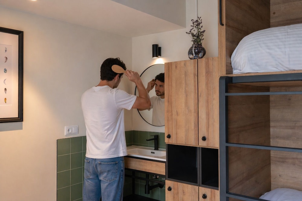 LATROUPE Grand Place Hostel 11/64