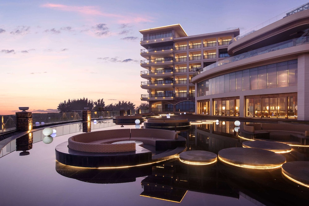 Days Hotel by Wyndham Fangchenggang Bailang Beach 2/25