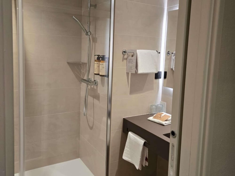 MERCURE RENNES CENTRE GARE 67/67