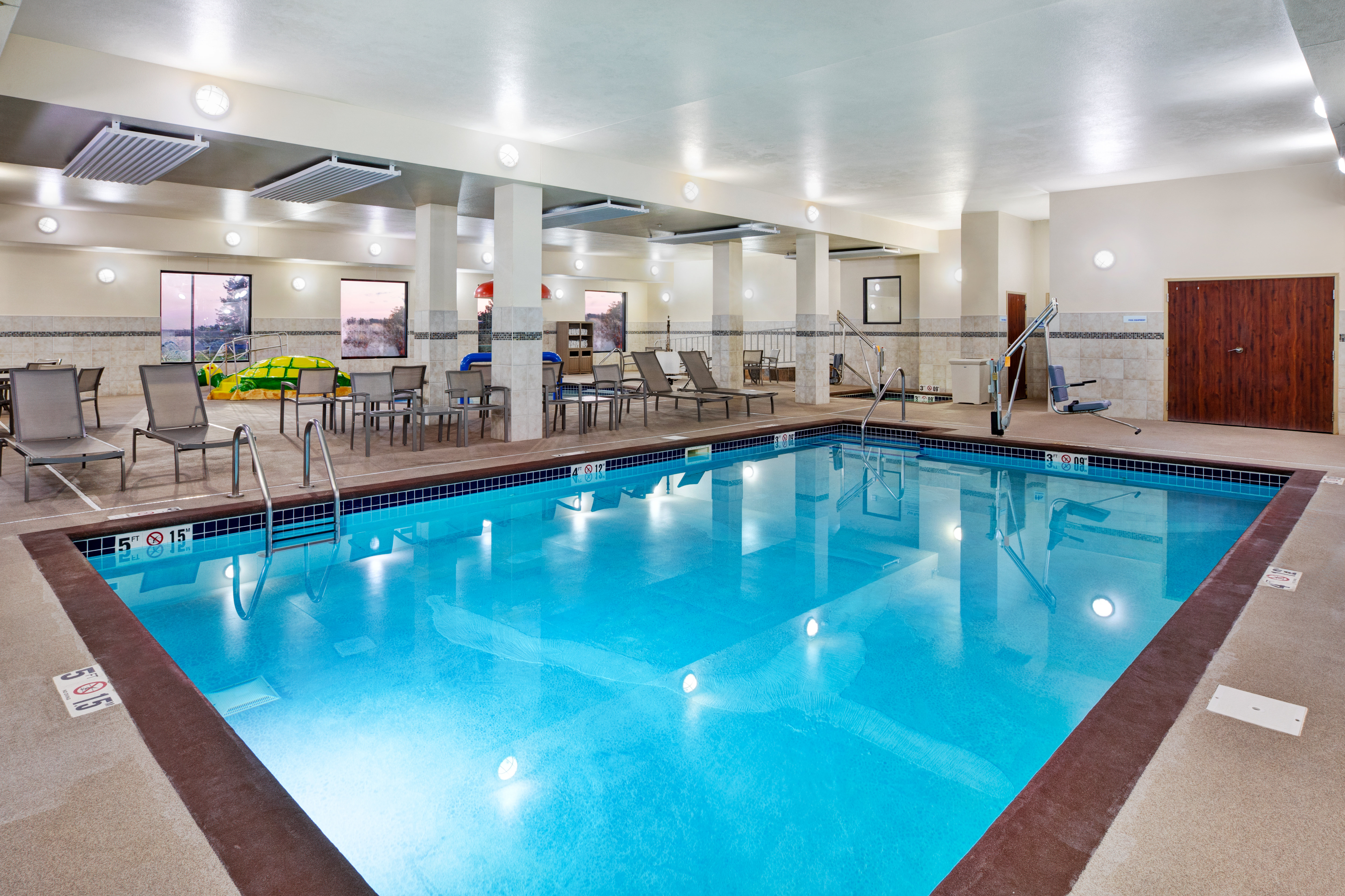 Holiday Inn Express And Suites Sioux Falls Sw 38/61