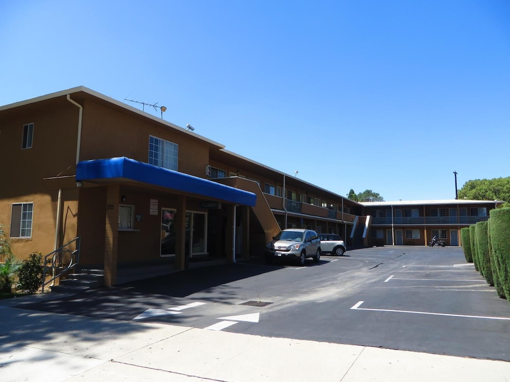 American Inn Ontario 32/35