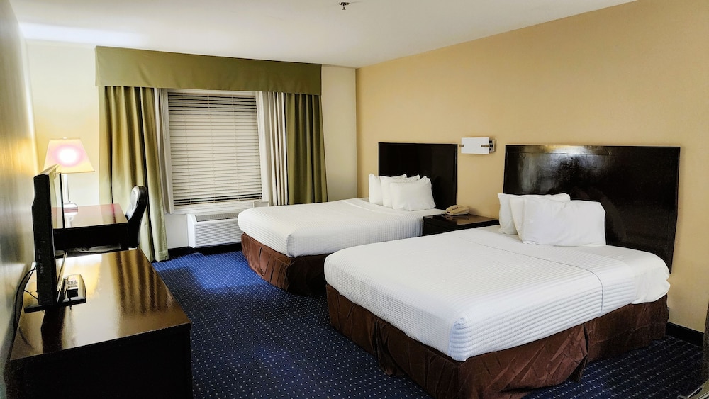 Days Inn by Wyndham Canadian 6/23